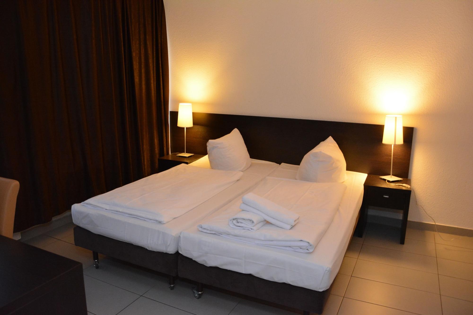 Mosel Hotel Frankfurt am Main Bagian luar foto