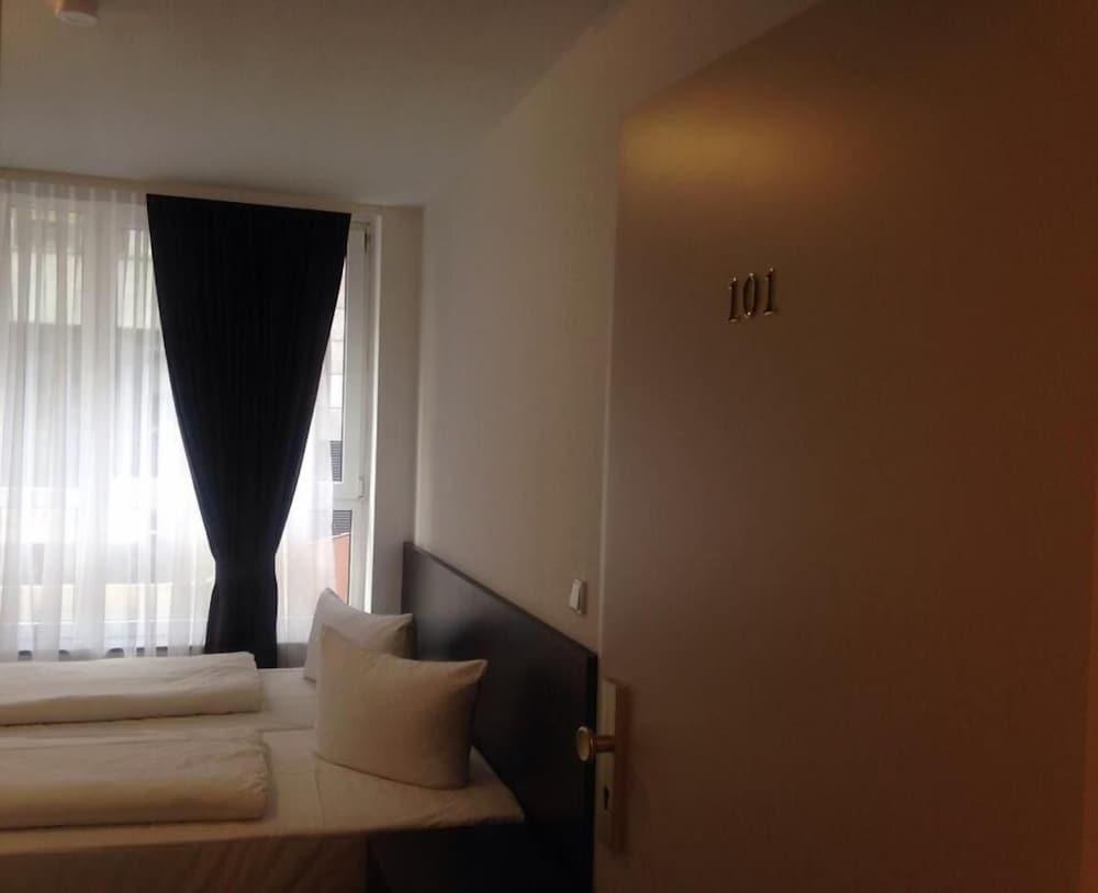 Mosel Hotel Frankfurt am Main Bagian luar foto