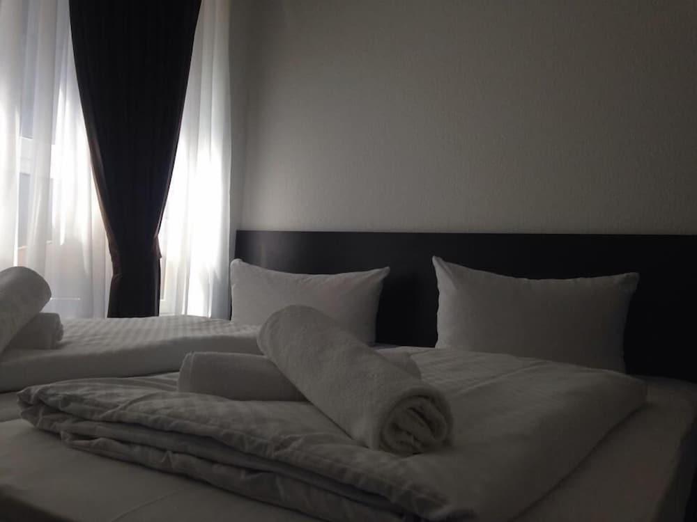 Mosel Hotel Frankfurt am Main Bagian luar foto