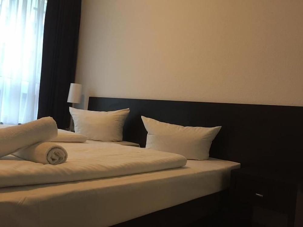 Mosel Hotel Frankfurt am Main Bagian luar foto