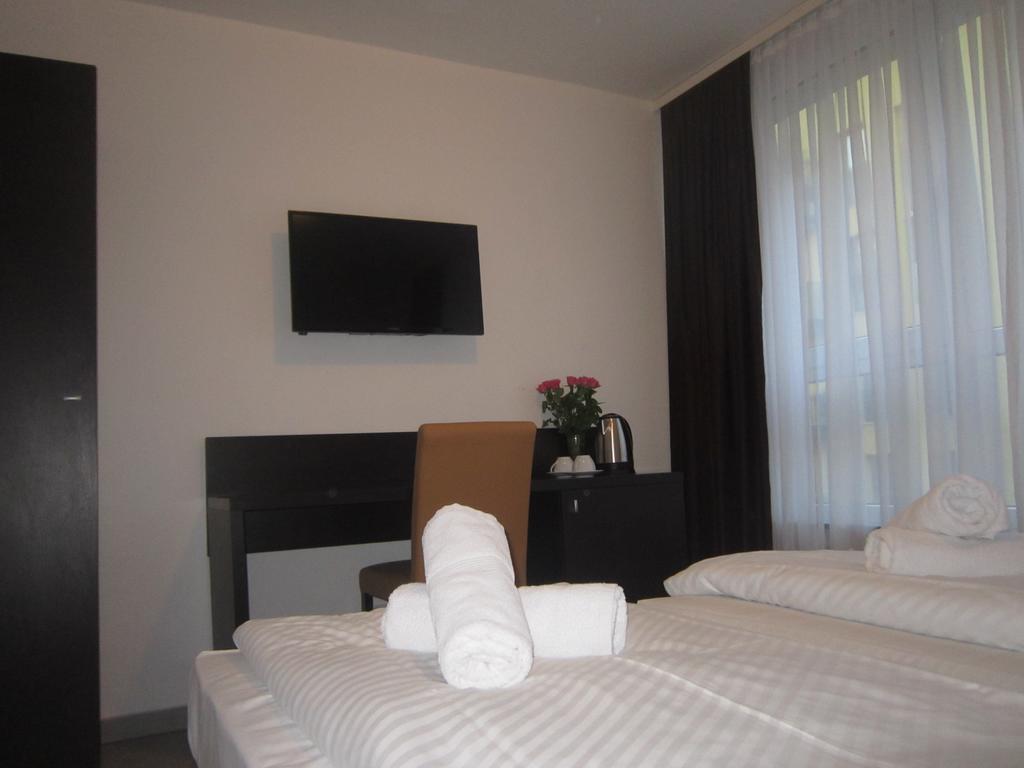 Mosel Hotel Frankfurt am Main Bagian luar foto