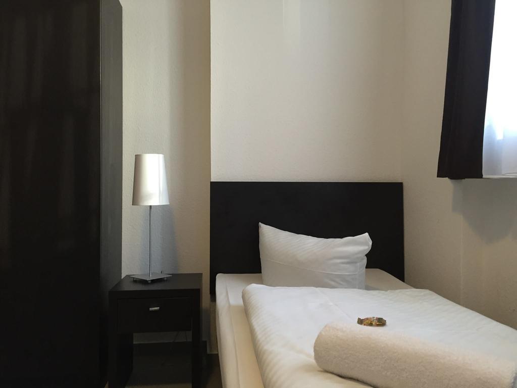 Mosel Hotel Frankfurt am Main Bagian luar foto