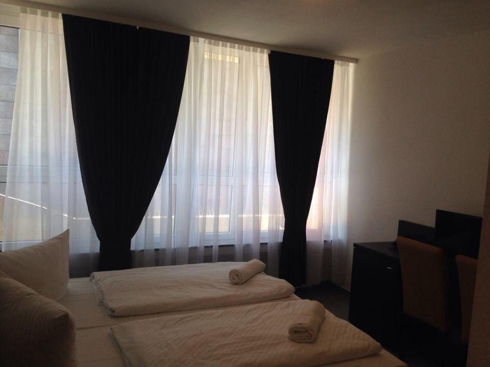 Mosel Hotel Frankfurt am Main Bagian luar foto