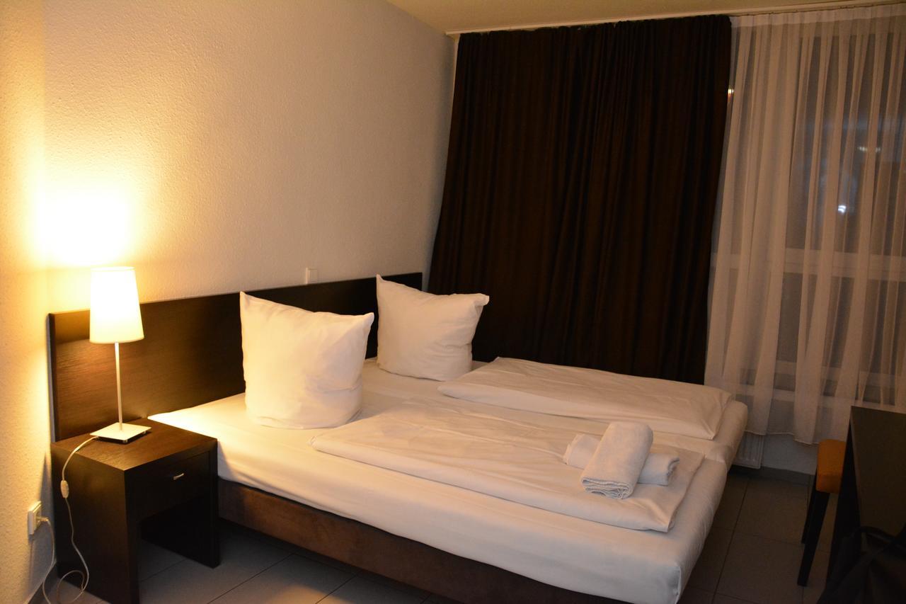 Mosel Hotel Frankfurt am Main Bagian luar foto