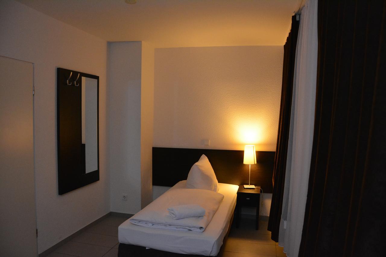 Mosel Hotel Frankfurt am Main Bagian luar foto